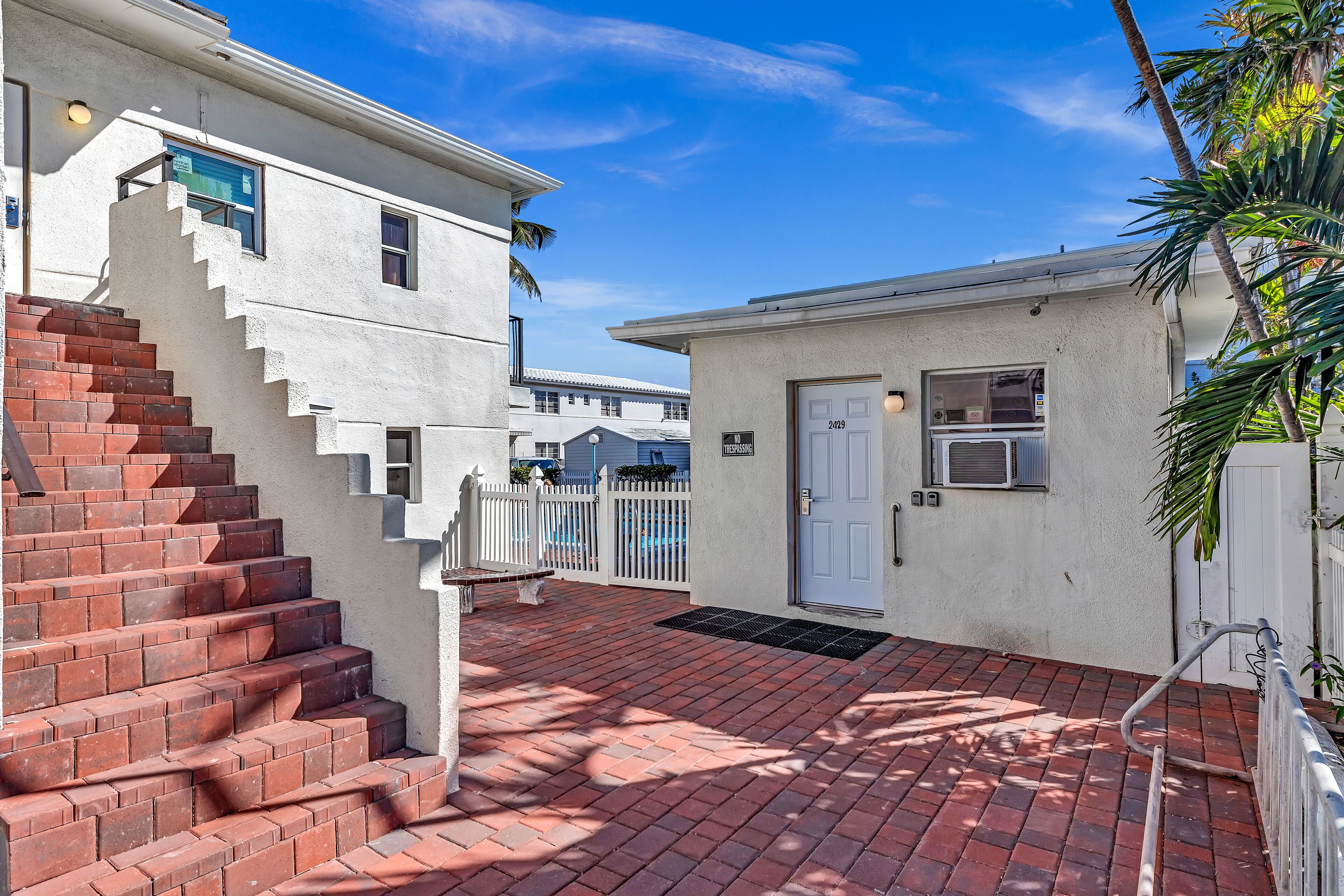 Photo - Hollywood by the Sea