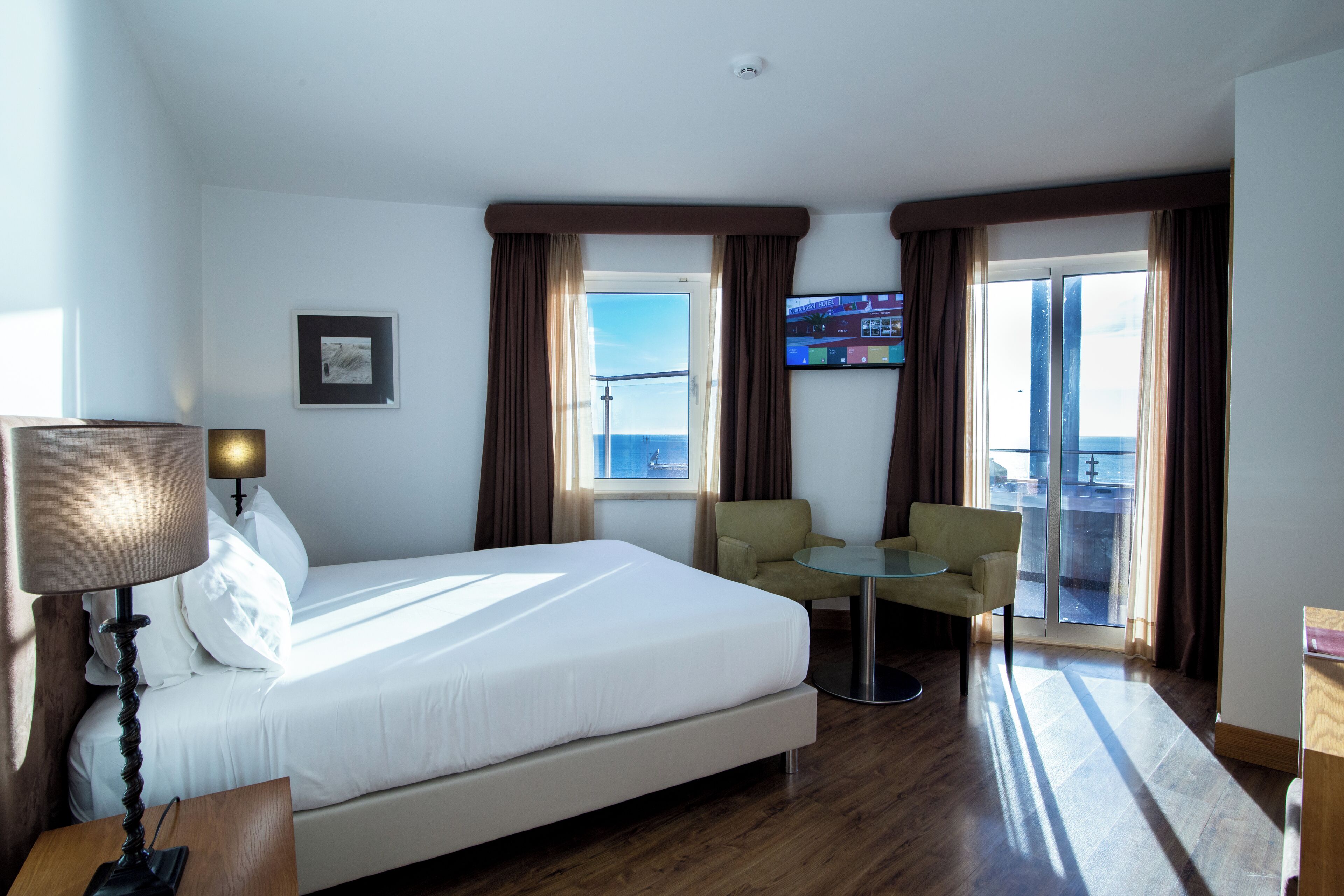 Minibar, in-room safe, desk, free WiFi