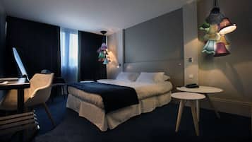 Down comforters, in-room safe, desk, blackout drapes