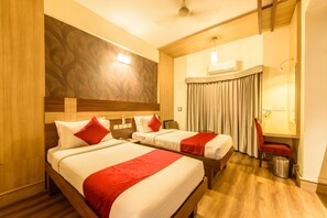 Habitación ejecutiva, 1 cama de matrimonio grande | Sábanas de algodón egipcio, caja fuerte, escritorio