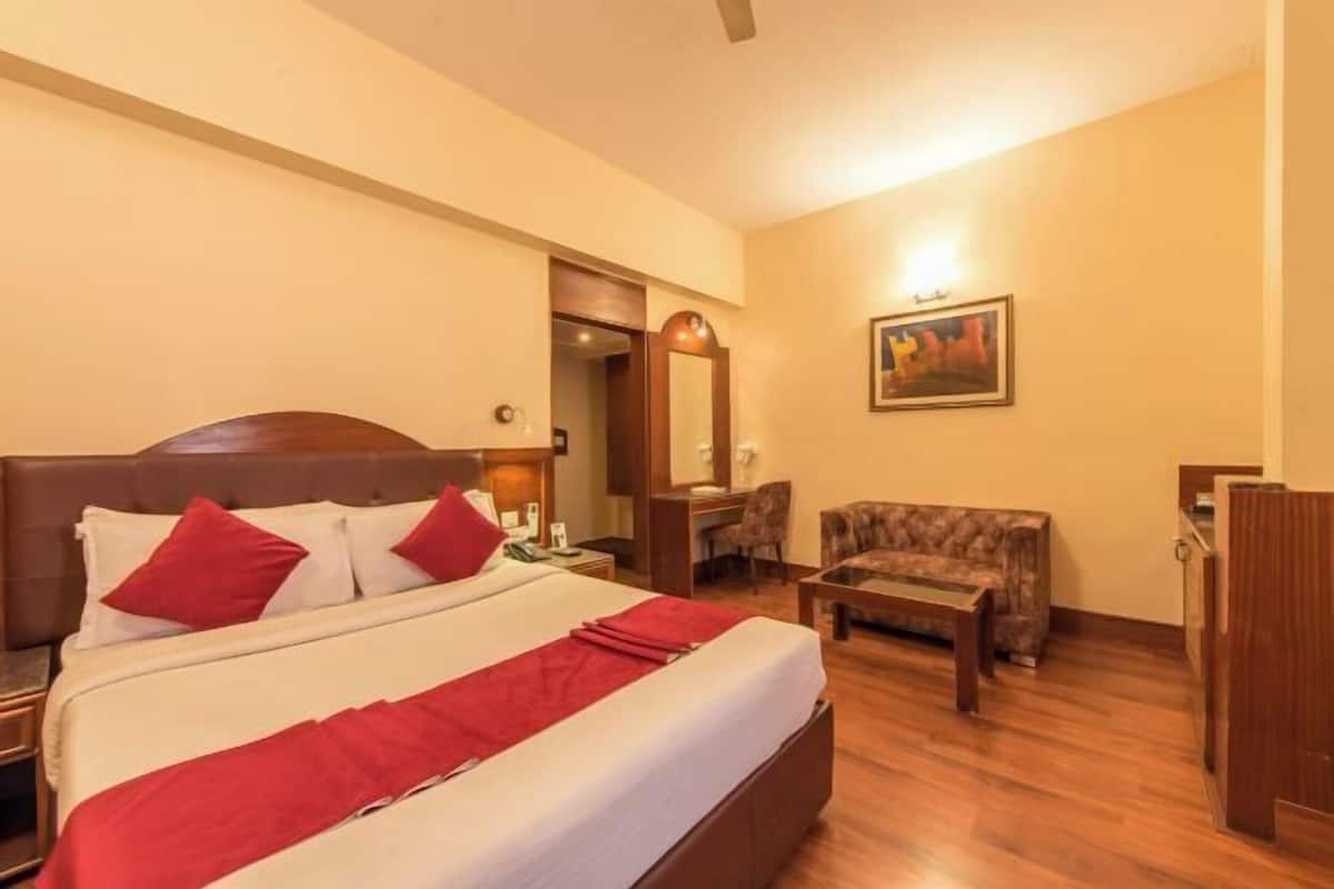 Egyptian cotton sheets, in-room safe, desk, laptop workspace