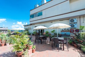 Rooftop terrace - Hotel Bangalore Gate & Conferences (Bengaluru)