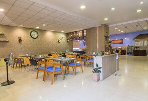 2 restaurants, breakfast, lunch, dinner served; Asian cuisine