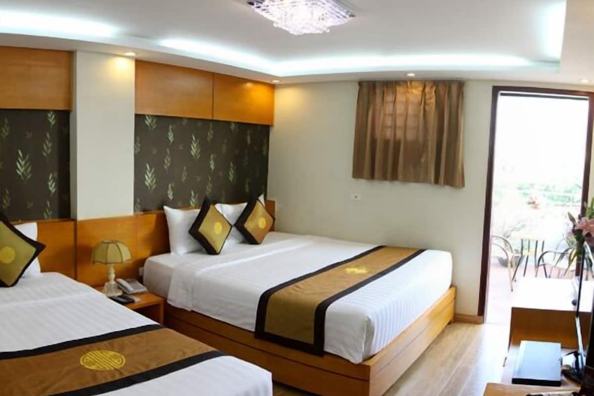 Family Room | Minibar, in-room safe, desk, iron/ironing board