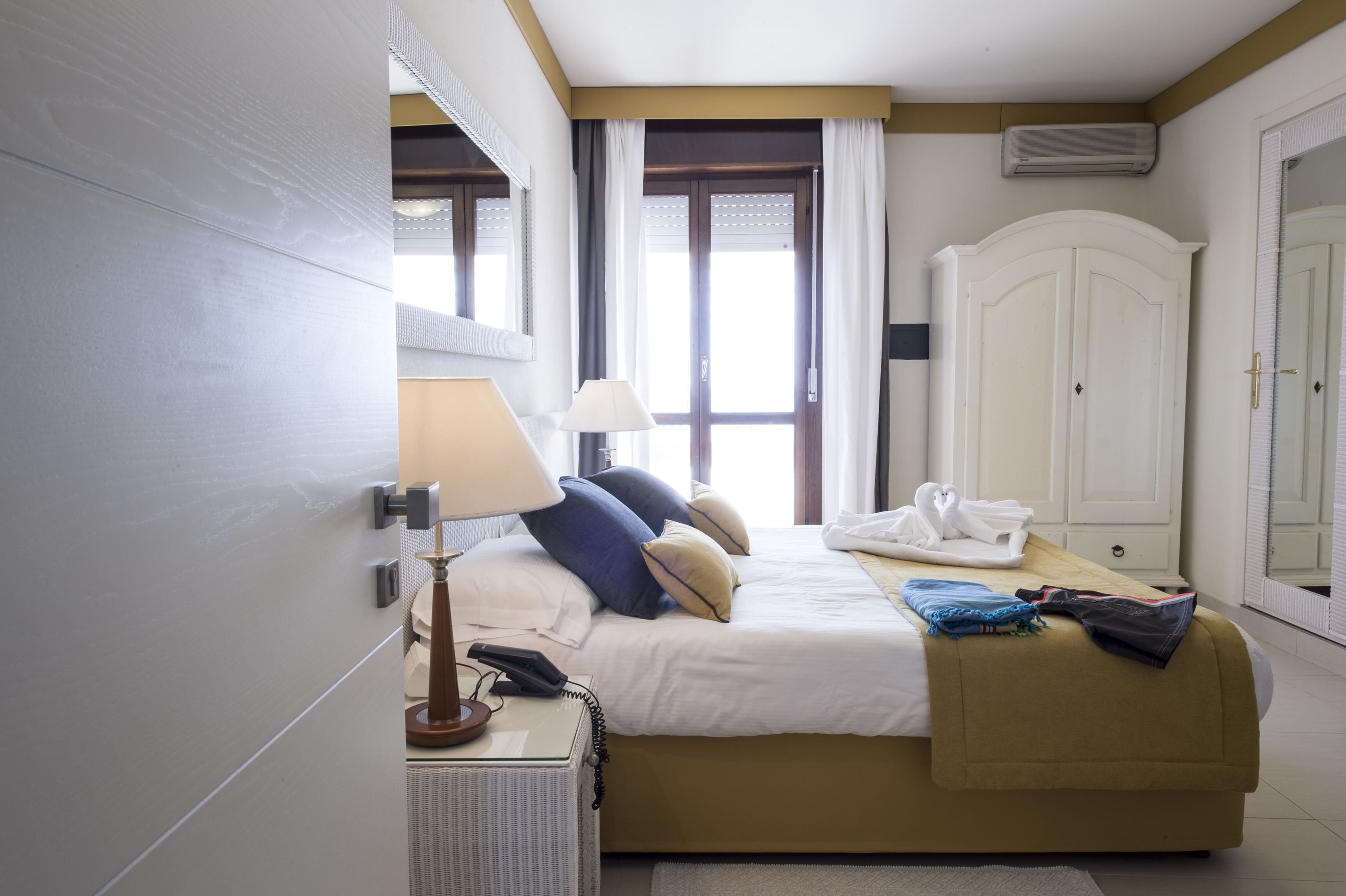 superior triple room | 1 bedroom, minibar, in-room safe, desk