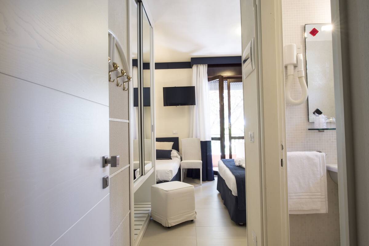 premium triple room | 1 bedroom, minibar, in-room safe, desk