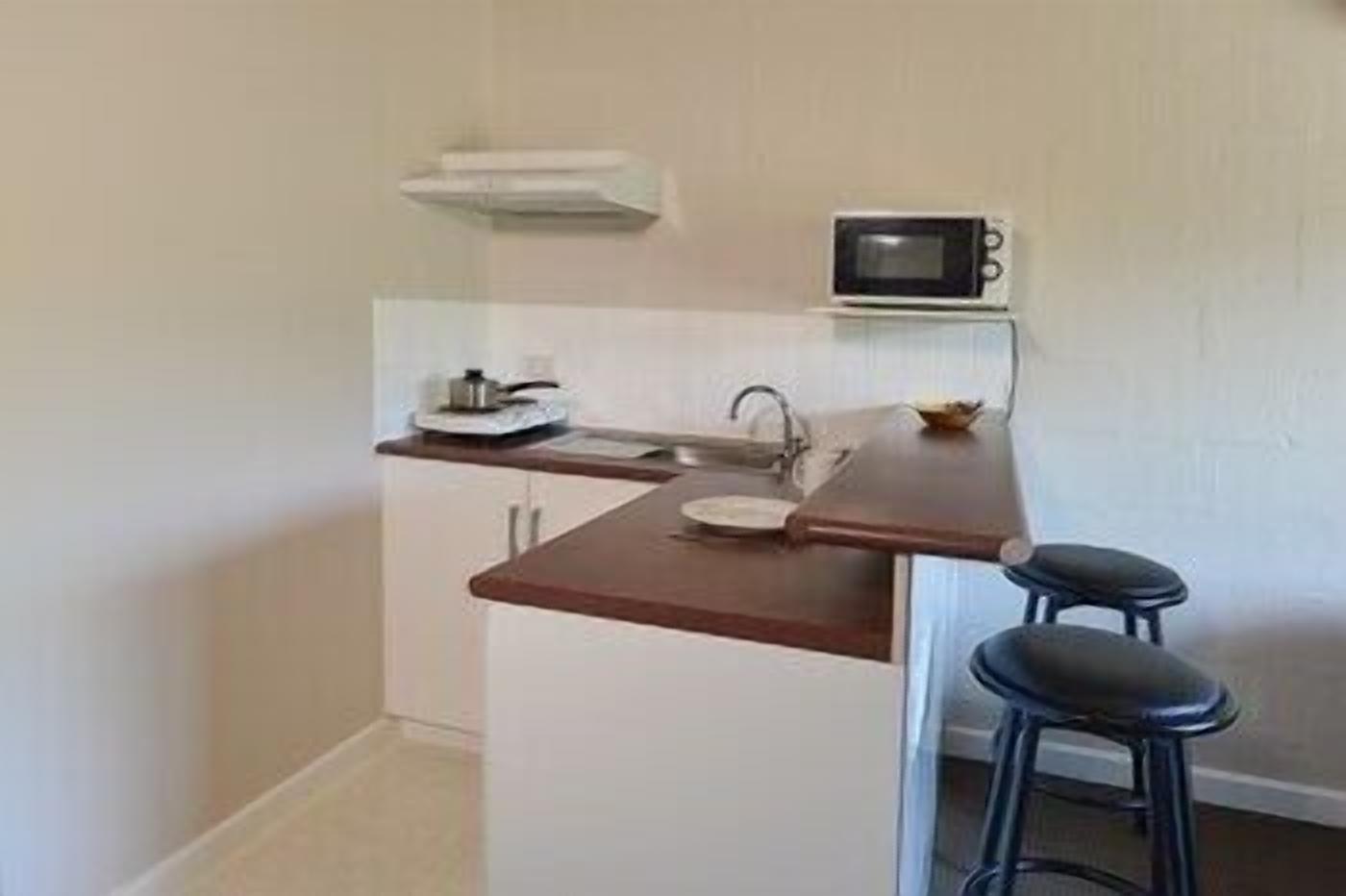 Private kitchen | Fridge, microwave, stovetop, electric kettle