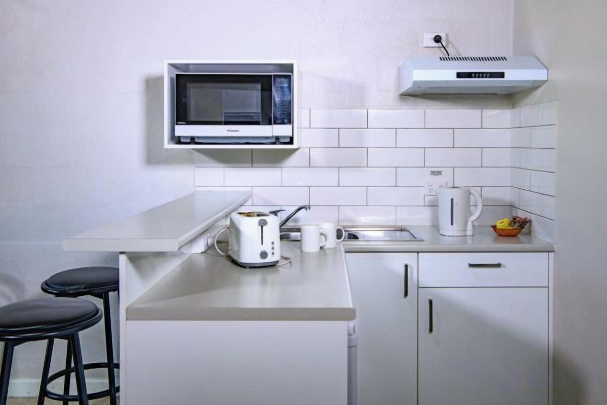 Fridge, microwave, stovetop, electric kettle