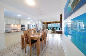 1 habitación, decoración personalizada y muebles diferentes 