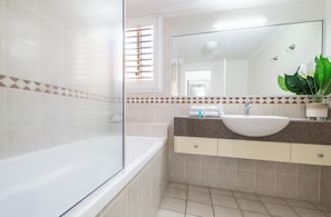 Deluxe appartement, 2 slaapkamers | Individueel gedecoreerd, individueel gemeubileerd