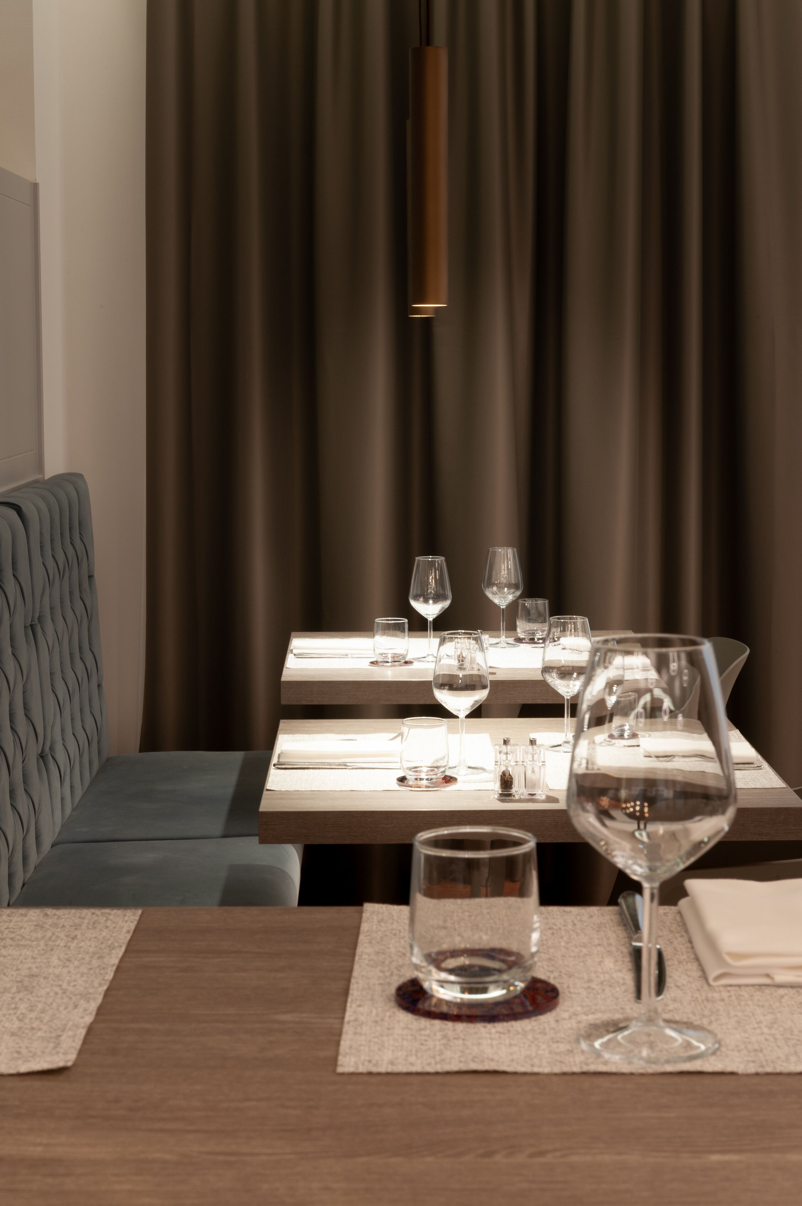 2 restaurants, lunch, dinner, brunch served; italian cuisine