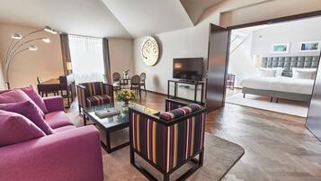 Suite – deluxe | Oppholdsrom | LED-TV