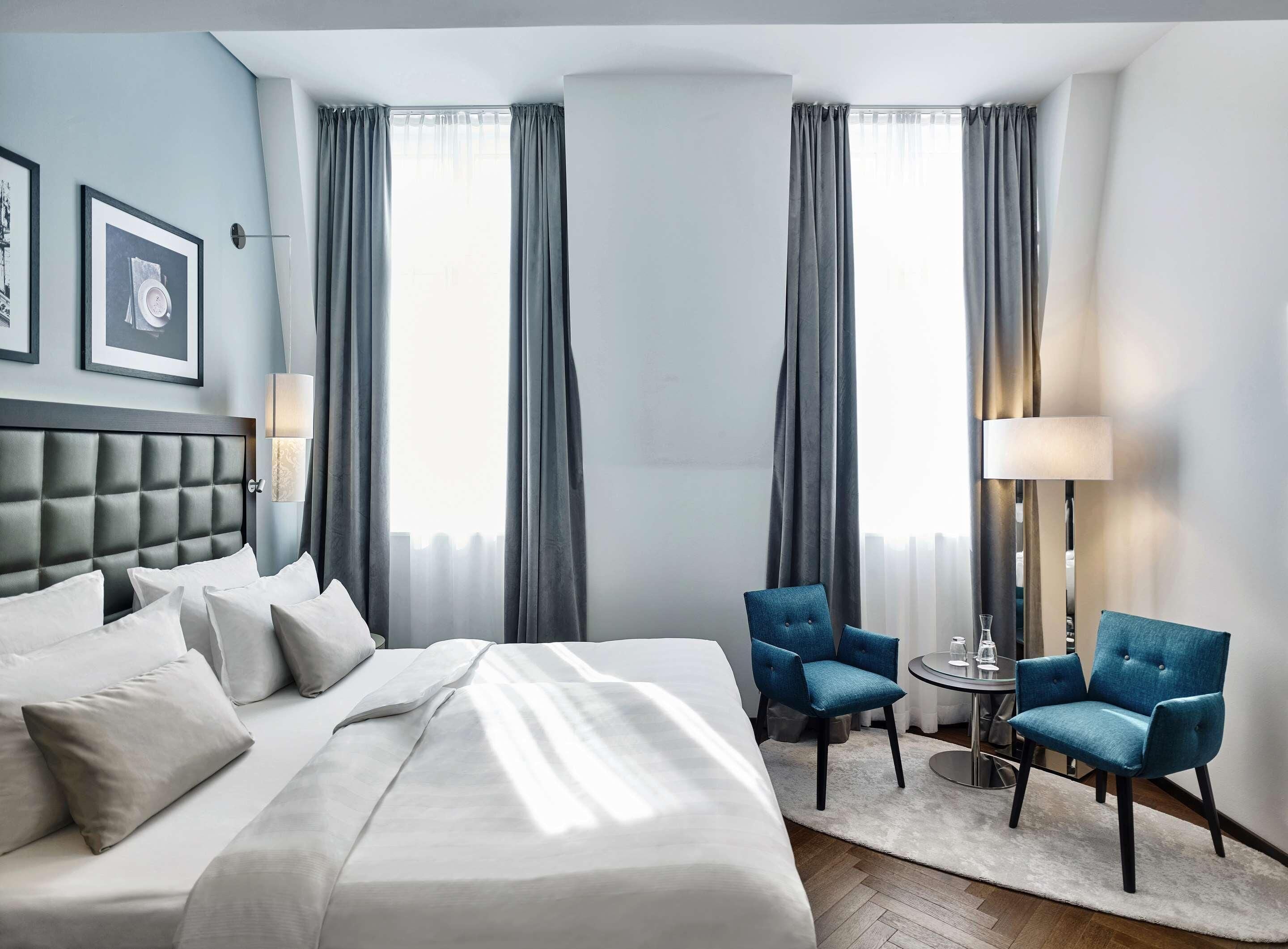 Hypo-allergenic bedding, in-room safe, iron/ironing board, free WiFi