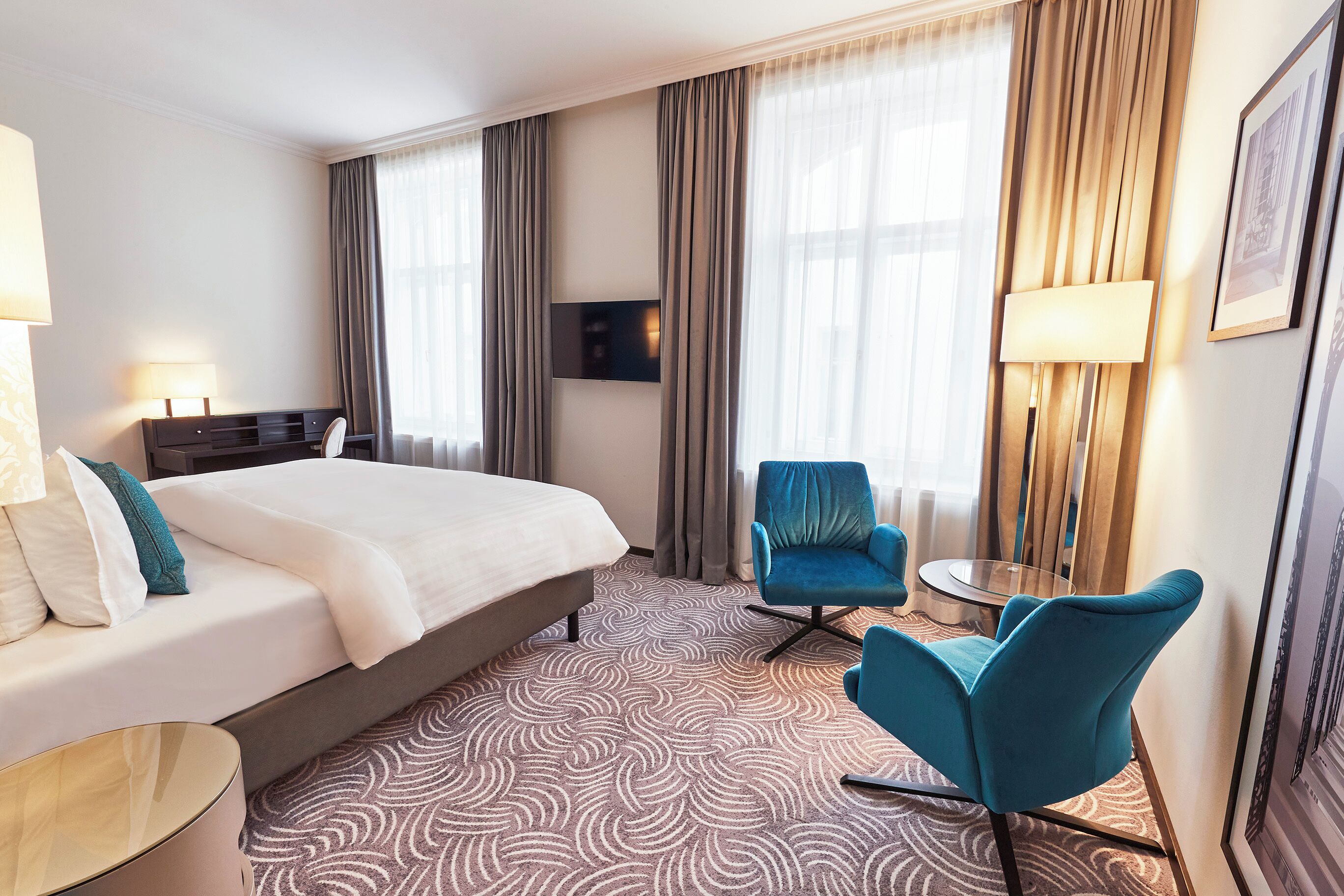 Hypo-allergenic bedding, in-room safe, iron/ironing board, free WiFi