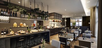 Café da manhã e jantar