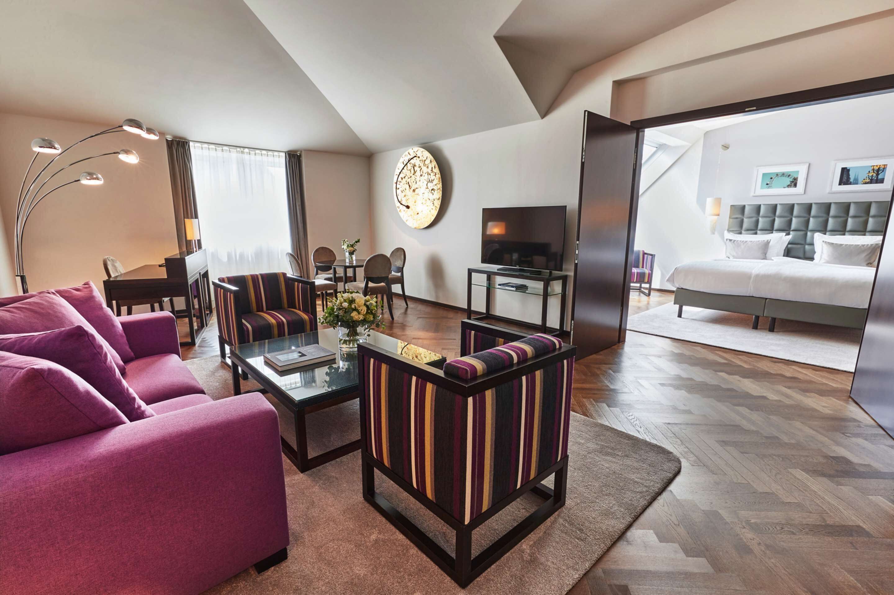 Deluxe Suite | Hypo-allergenic bedding, in-room safe, iron/ironing board, free WiFi