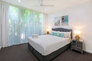 Individually decorated, individually furnished, laptop workspace - Element on Coolum Beach (Coolum Beach)