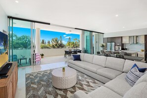 42-inch flat-screen TV with satellite channels, TV - Element on Coolum Beach (Coolum Beach)
