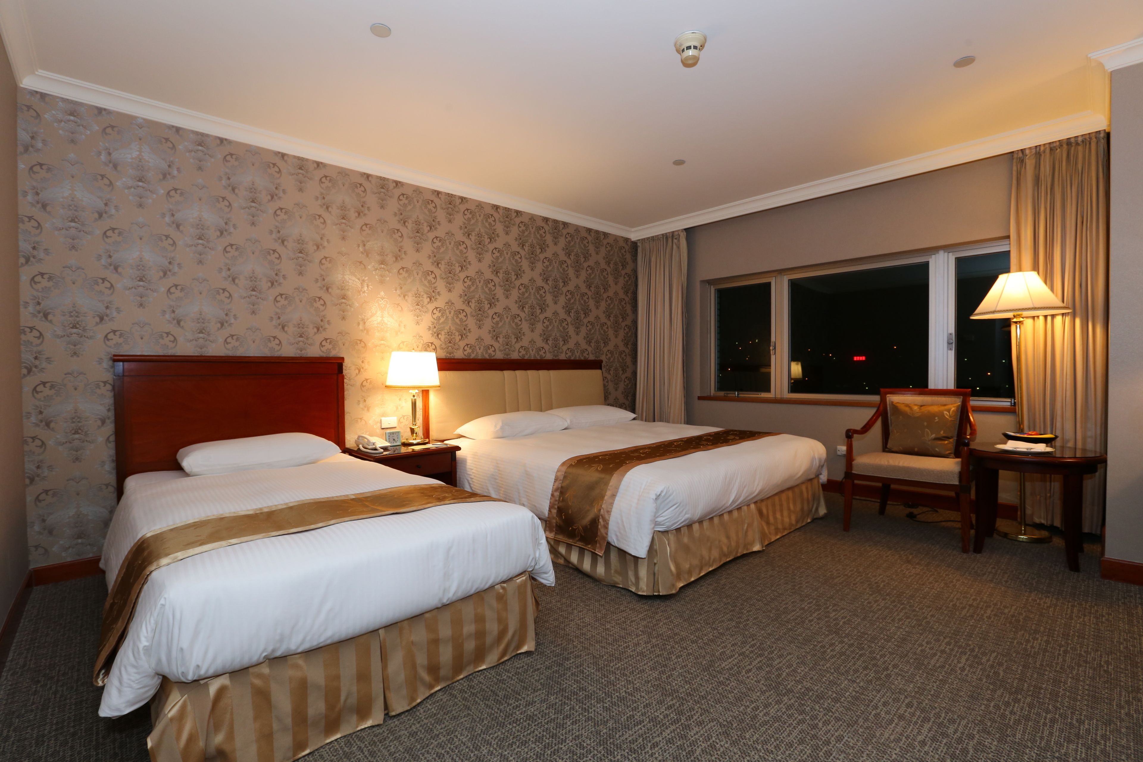 1 bedroom, premium bedding, minibar, in-room safe