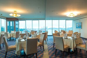 Daily buffet breakfast for a fee