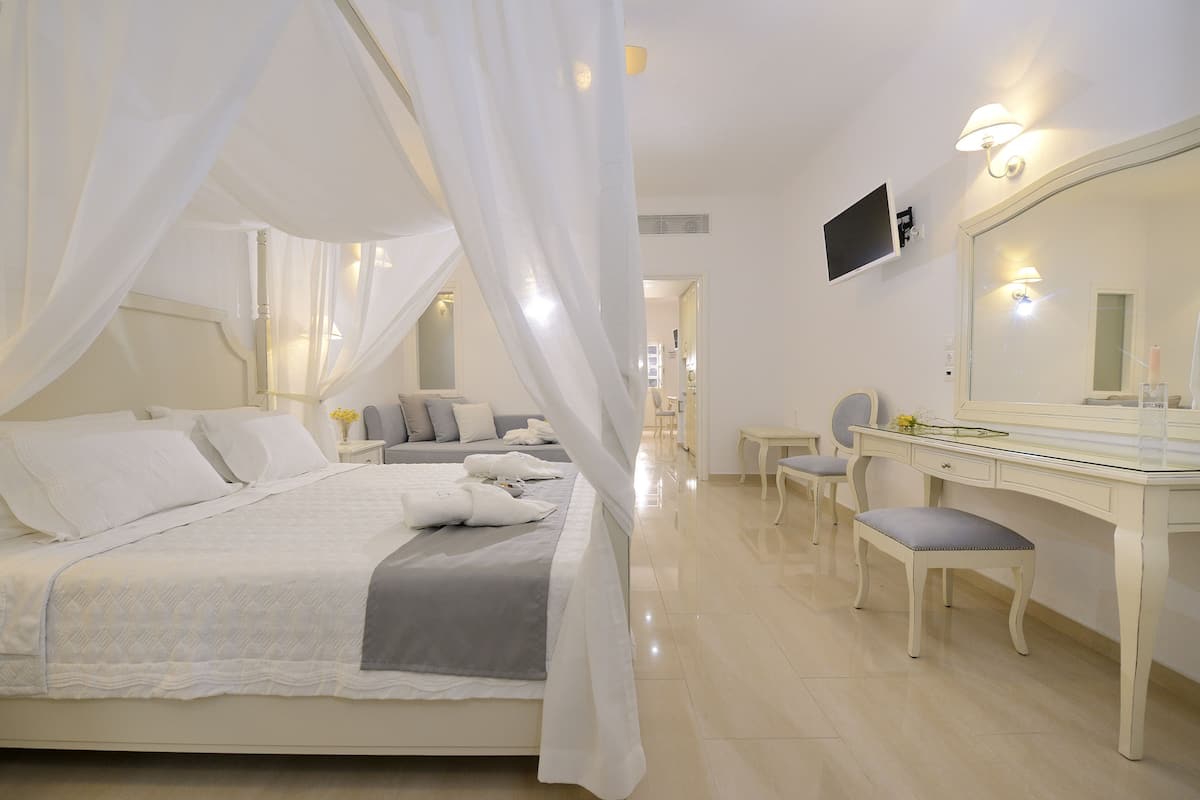 Minibar, in-room safe, free WiFi, bed sheets