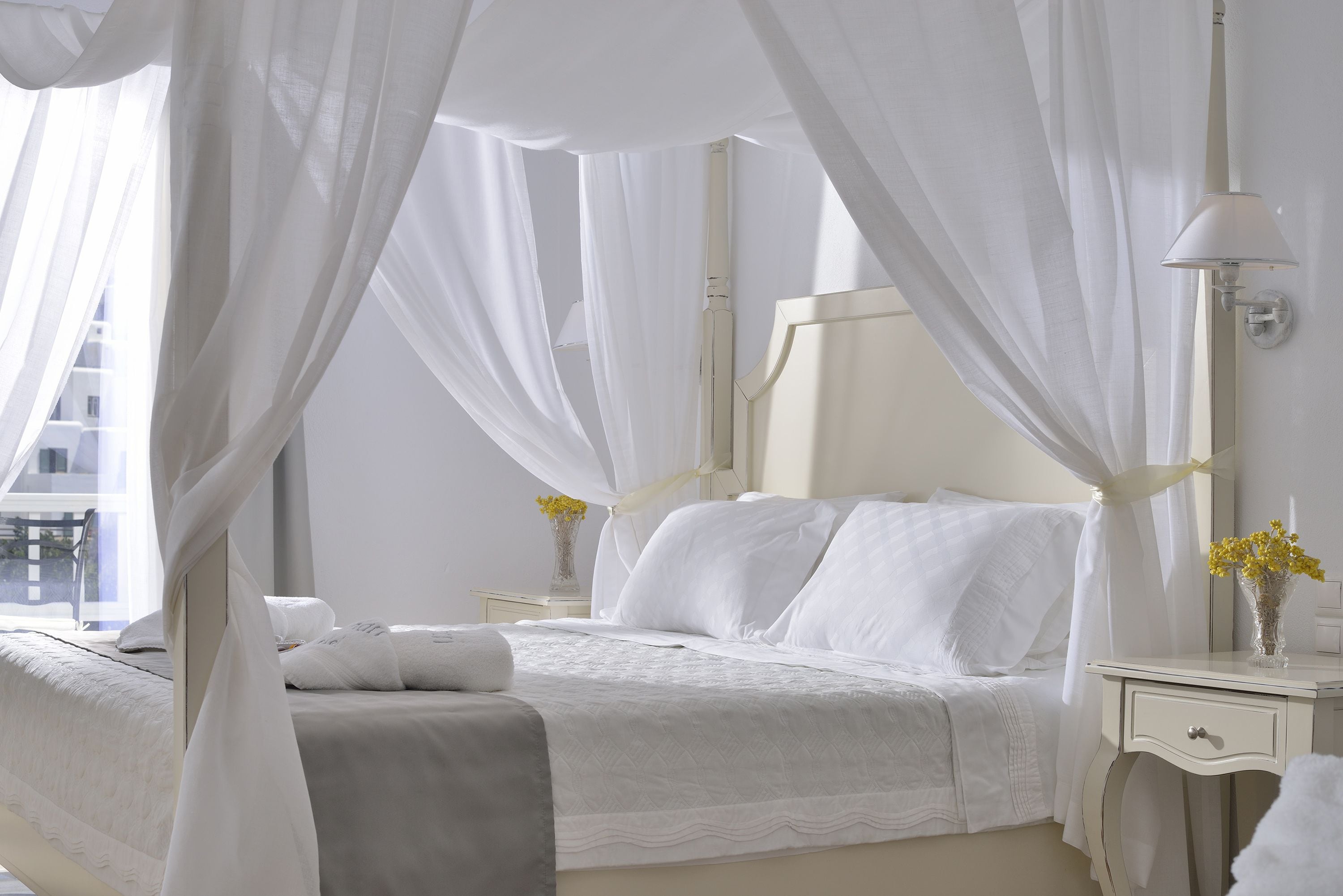 minibar, in-room safe, free wifi, bed sheets