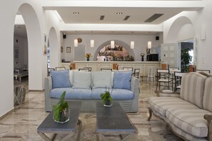 Coin salon dans le hall