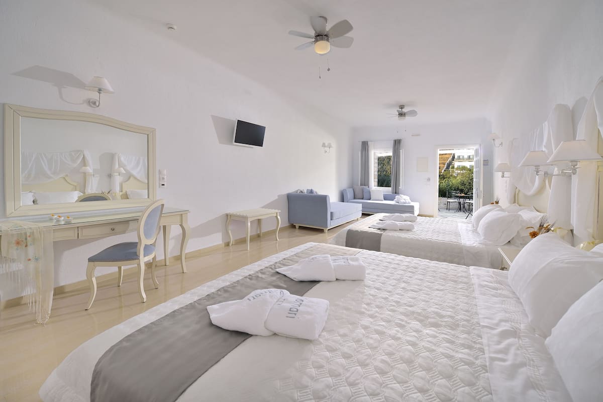 minibar, in-room safe, free wifi, bed sheets