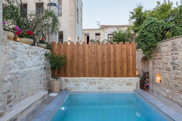 2 piscines a l'aire lliure i gandules 