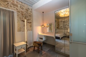 Villa (Daphne) | 2 bedrooms, in-room safe, individually decorated, individually furnished