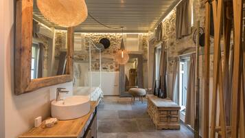 Villa (Daphne) | 2 Schlafzimmer, Zimmersafe, individuell dekoriert