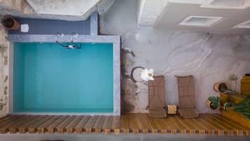 Private pool