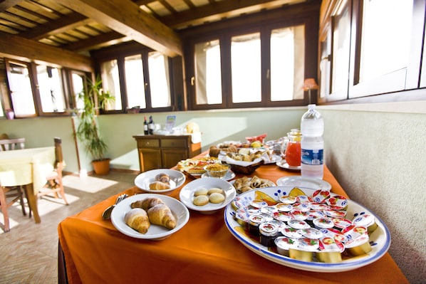 Breakfast area