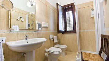 Economy-Doppelzimmer | Badezimmer