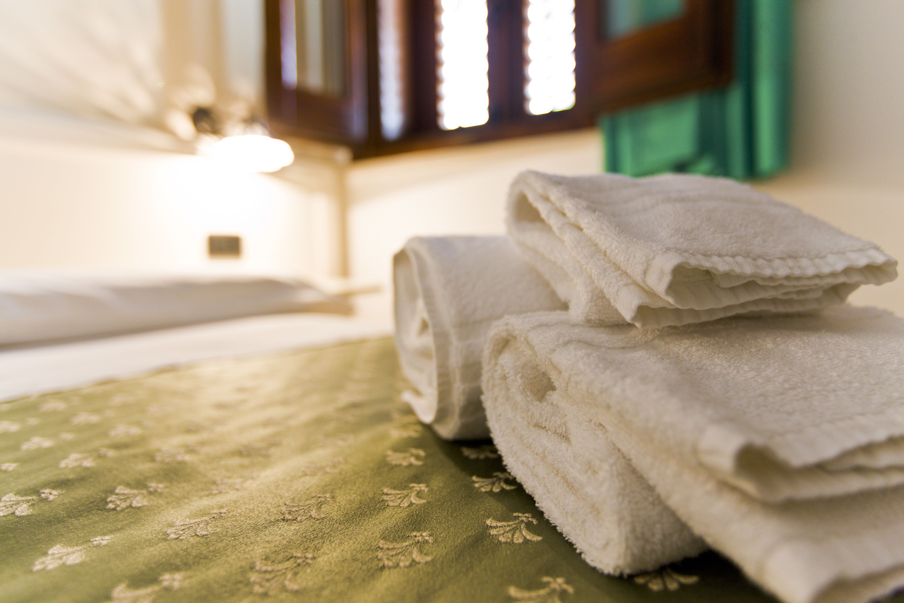 economy double room | minibar, in-room safe, desk, soundproofing