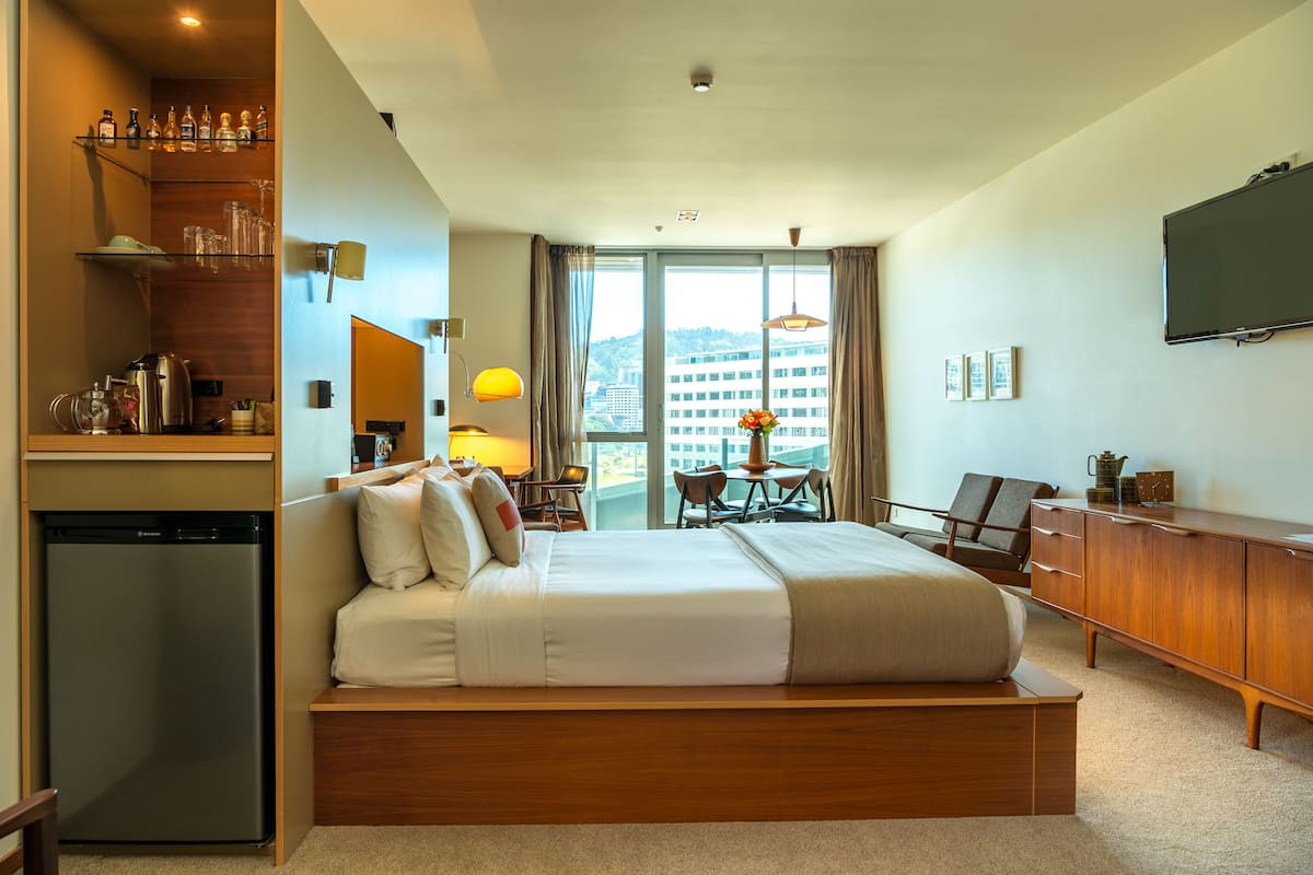 premium double room, 1 king bed, balcony, city view | hypo-allergenic bedding, minibar, in-room safe, desk