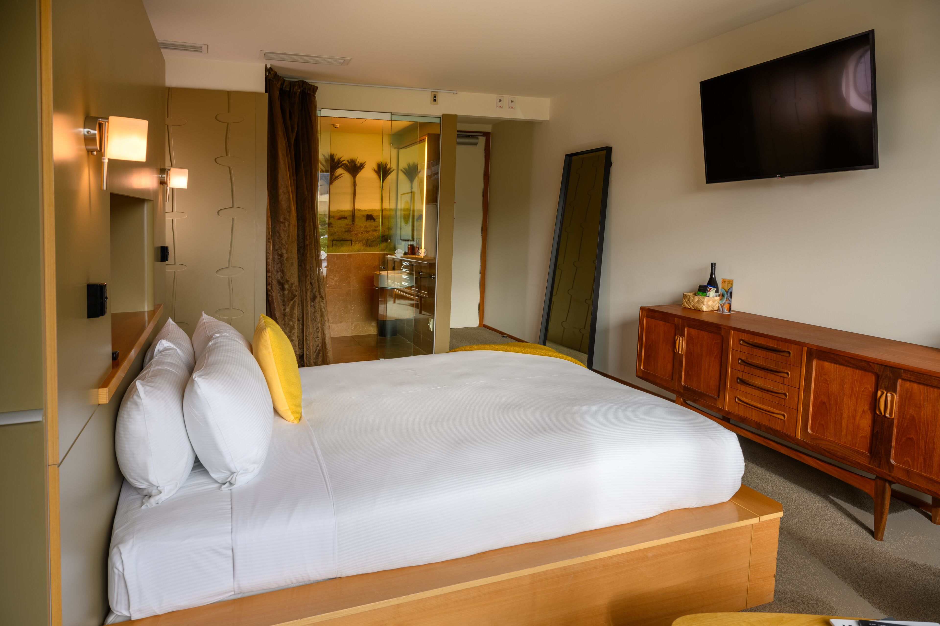 superior | hypo-allergenic bedding, minibar, in-room safe, desk