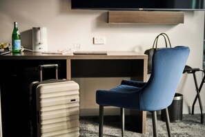 Executive/Spacious Queen Ensuite Room with City View | Bed sheets