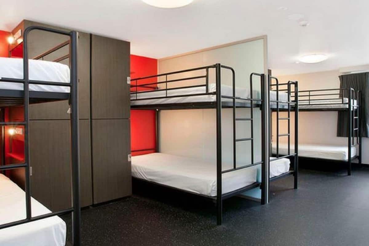 共用宿舍 (8 Bed) | 床單