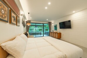 Individually decorated, individually furnished, desk, laptop workspace - Ban Raya Resort and Spa (Ko Racha Yai)