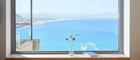 Duplex, Private Pool, Sea View (Maisonette) | Hypo-allergenic bedding, minibar, in-room safe, desk