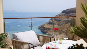 2 restaurants, breakfast, lunch, dinner served; Mediterranean cuisine