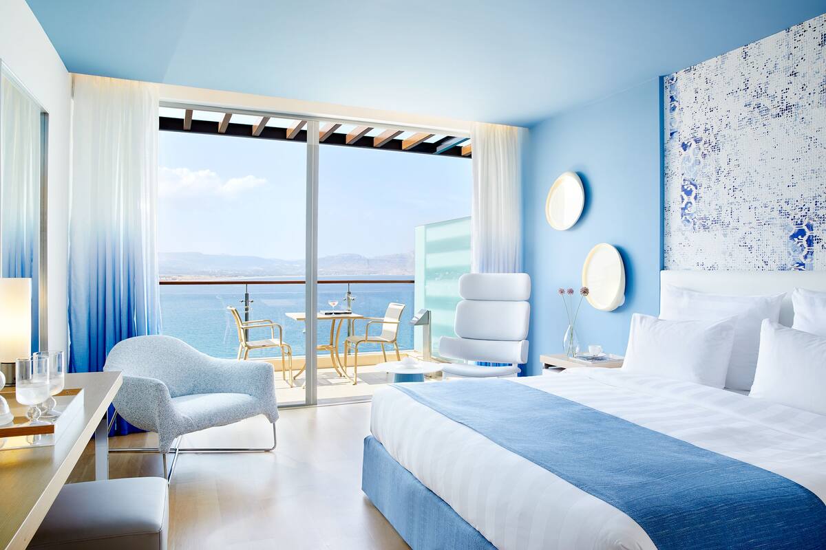 Habitación con 1 cama doble o 2 individuales, vistas al mar | Ropa de cama hipoalergénica, minibar, caja fuerte y escritorio