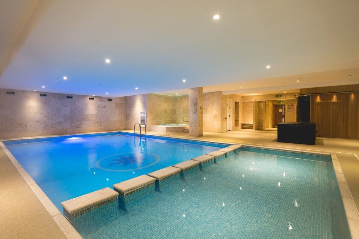 Una piscina techada