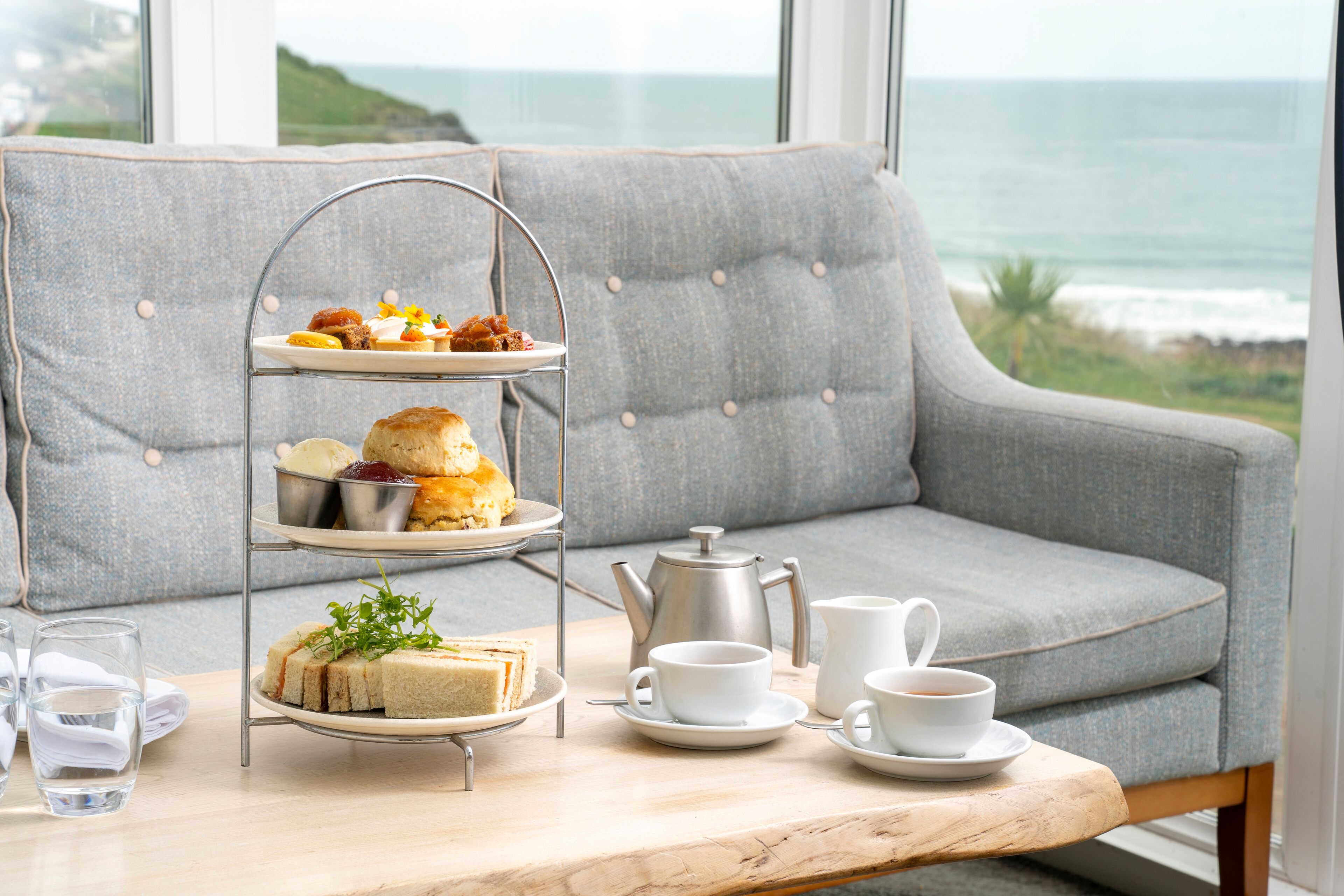 2 restaurants, breakfast, lunch, dinner served; local cuisine 