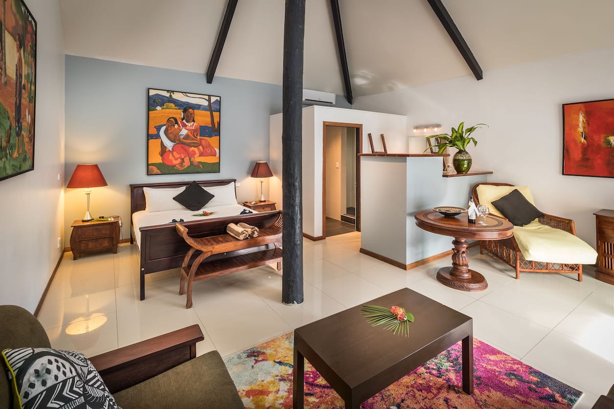 Habitación Elite, 1 cama King size, alberca privada | Ropa de cama de alta calidad, escritorio, insonorización y ropa de cama