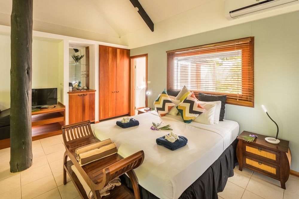 Wellesley Resort by null