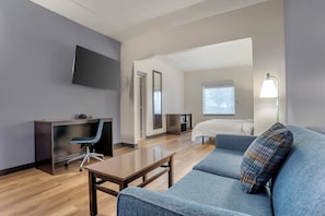 Pillow-top beds, desk, blackout curtains, iron/ironing board - Garner Hotel Panama City Beach Northeast by IHG (Panama City Beach)