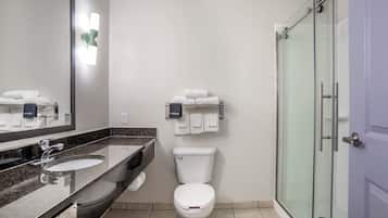 Ensemble douche/baignoire, articles de toilette gratuits, sĂšche-cheveux