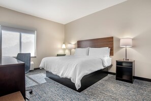 Colchones con pillow-top, escritorio y cortinas blackout 